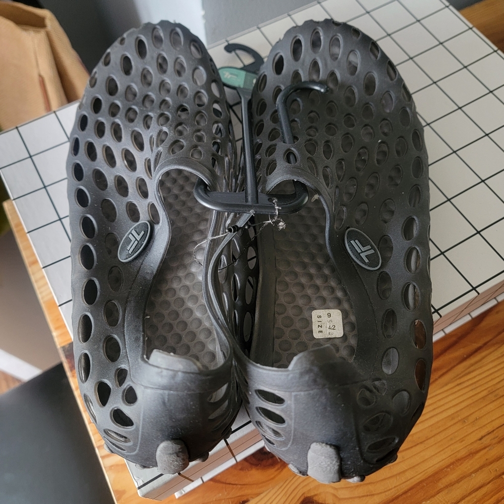 Mens Slip-On Rubber Water Shoes Lightweight Pool Beach!
